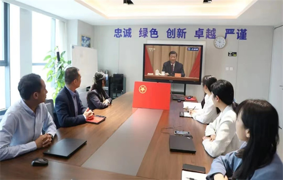 富联官网团委组织旁观庆祝中国共青年团成立100周年大会