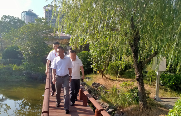 致敬！坚守高温下的环保人