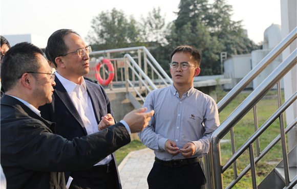 集团公司党委常委、副总经理胡乃民一行调研富联官网